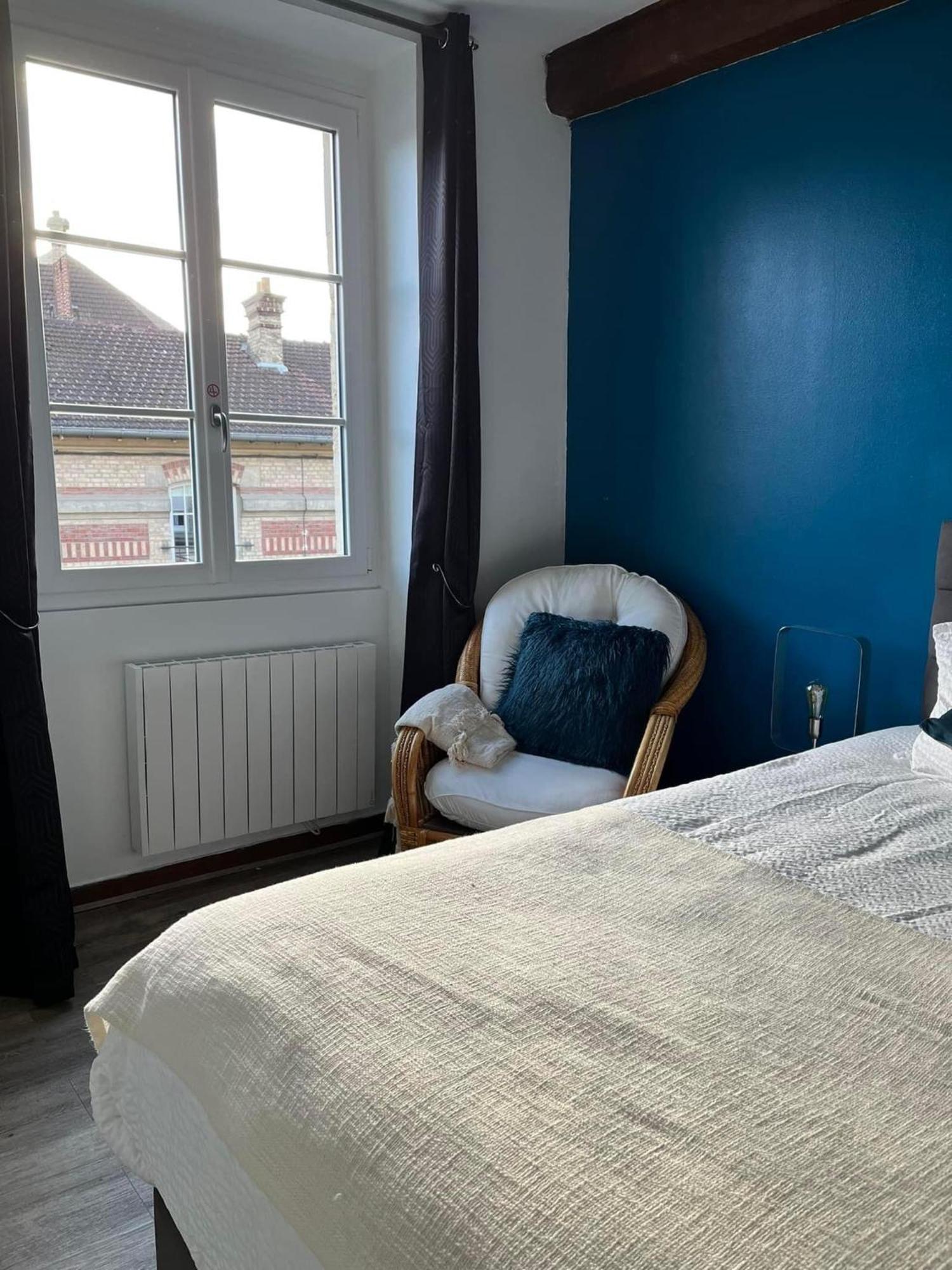 Le Relais D'Eugenie En Hyper Centre-Ville Compiegne Exterior photo
